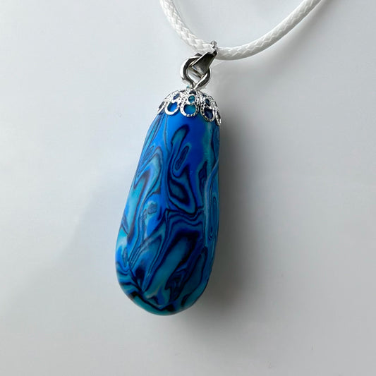 Blue marbled - Handgemachte Kette - Fimo Anhänger und Lederkette
