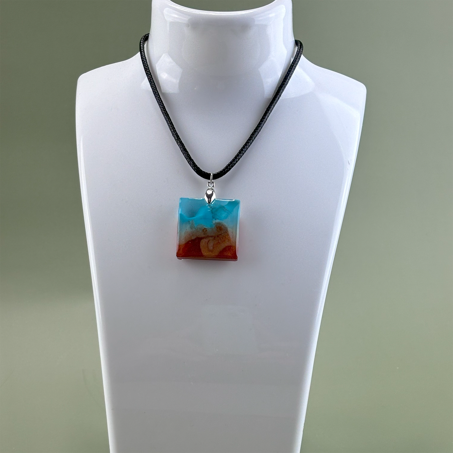 Desert Dream - Handgemachte Kette mit einem Anhänger aus Resin