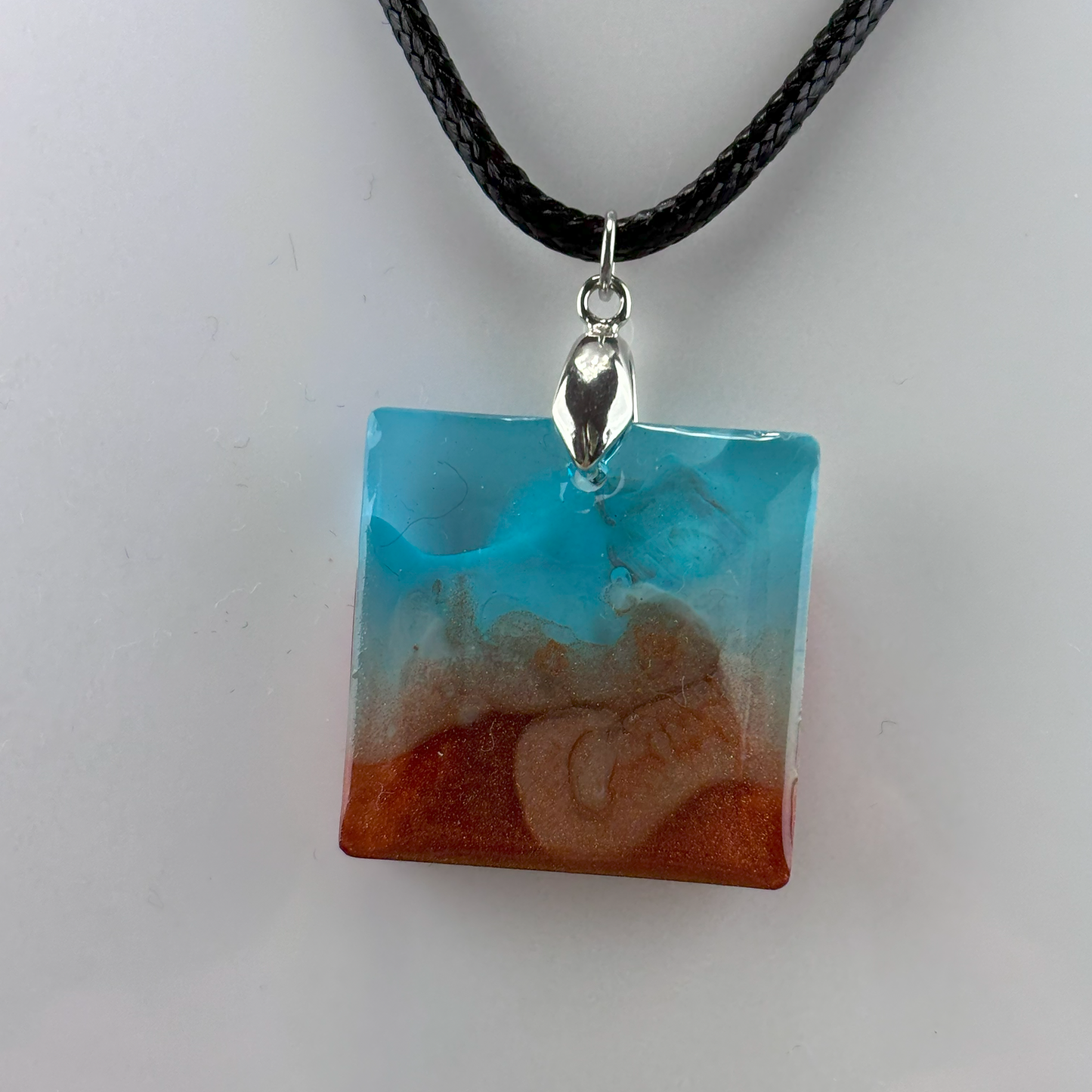 Desert Dream - Handgemachte Kette mit einem Anhänger aus Resin