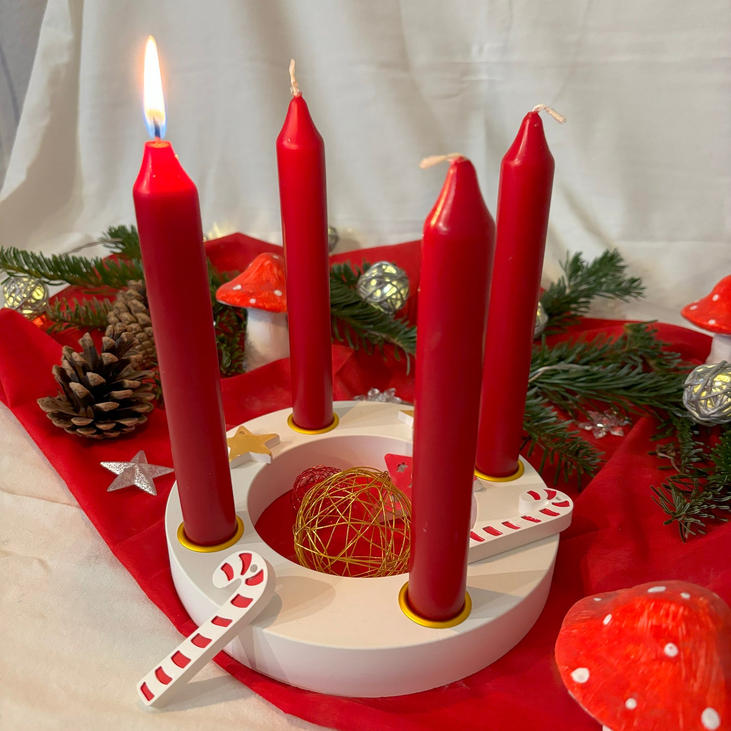 Moderner Adventskranz aus Keraflott – stilvolle Weihnachtsdekoration
