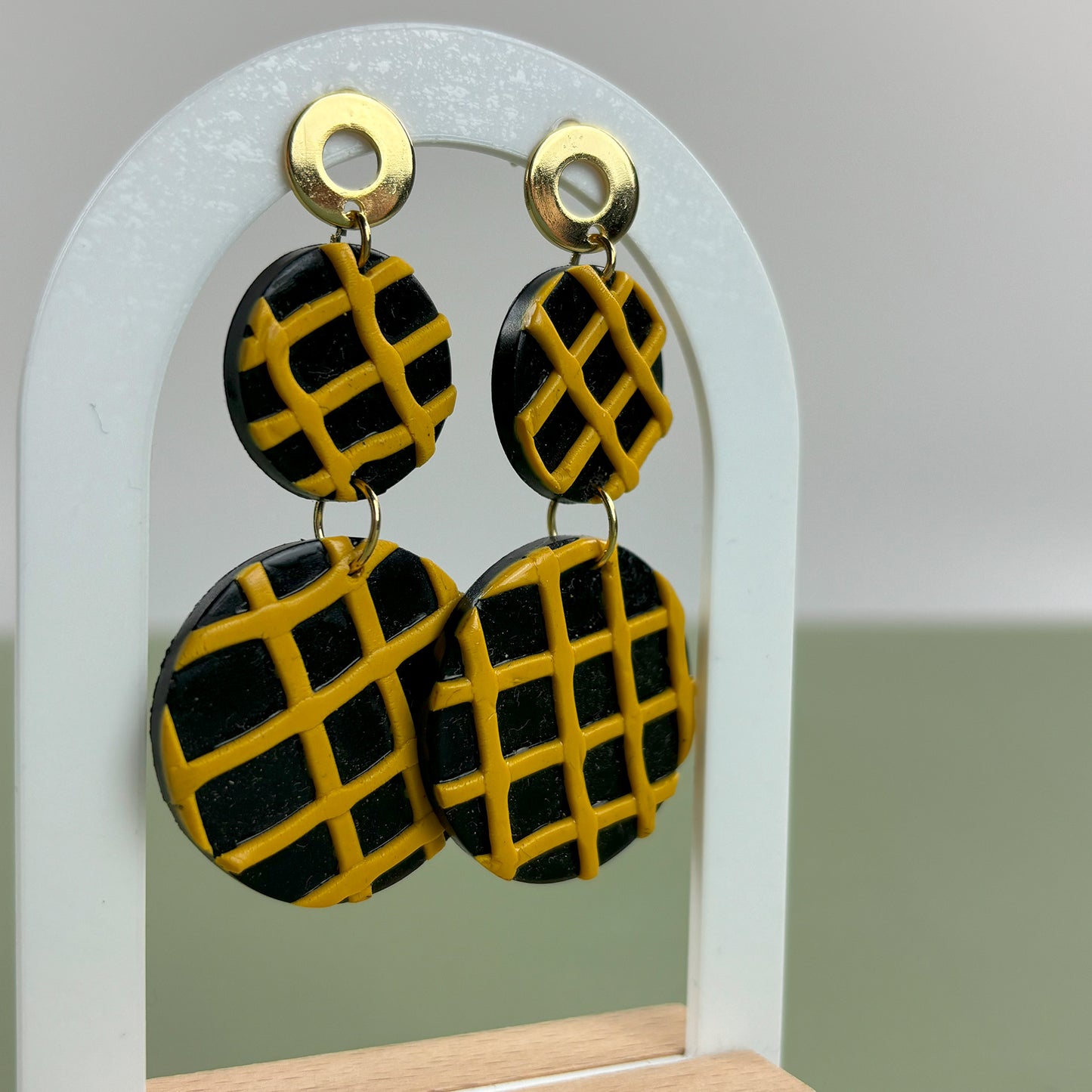 Yellow Lines - Ohrringe aus Polymer Clay - goldenen Ohrsteckern - modische Ohrringe