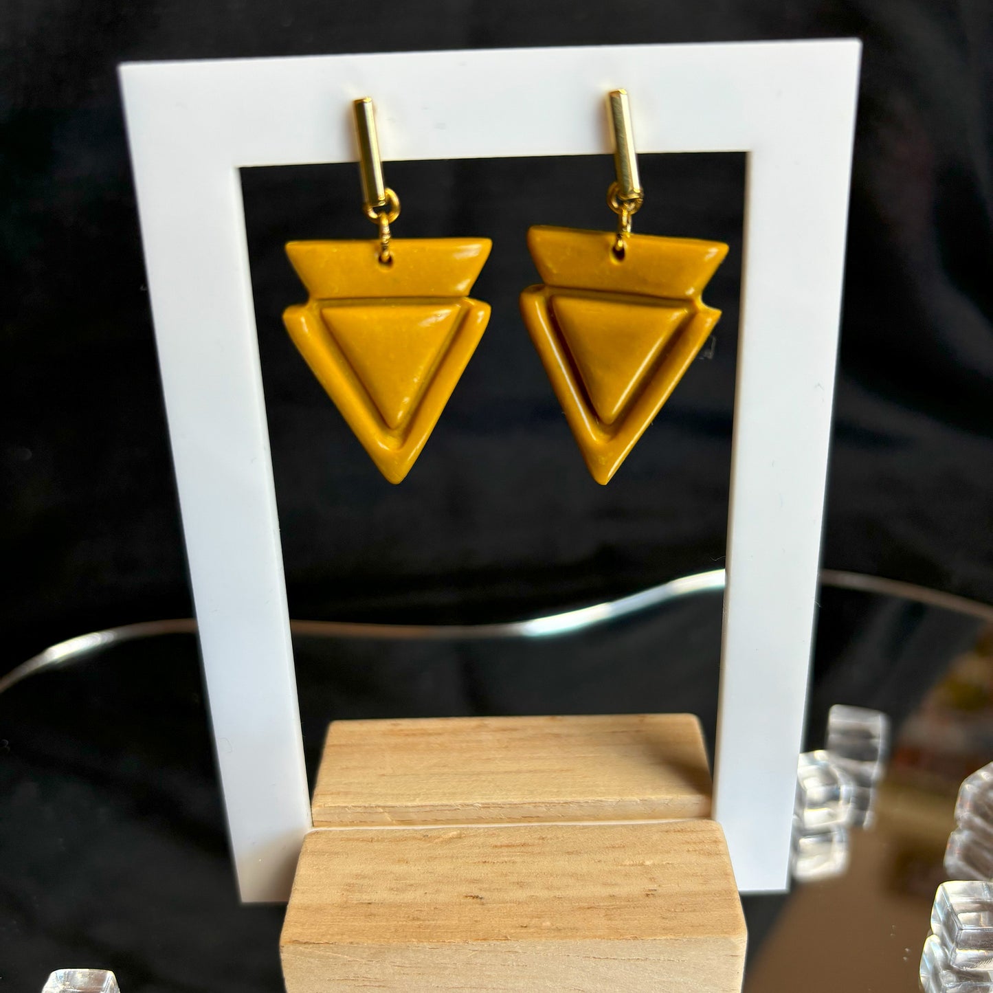 Golden Sunbeam - Statement-Ohrringe – Geometrisches Design in Senfgelb