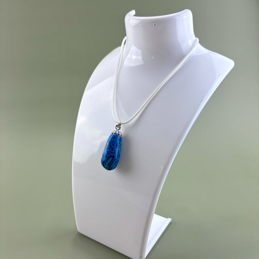 Blue marbled - Handgemachte Kette - Fimo Anhänger und Lederkette