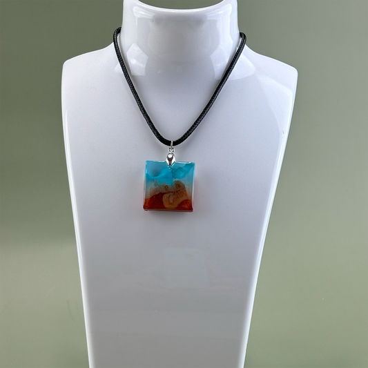 Desert Dream - Handgemachte Kette mit einem Anhänger aus Resin